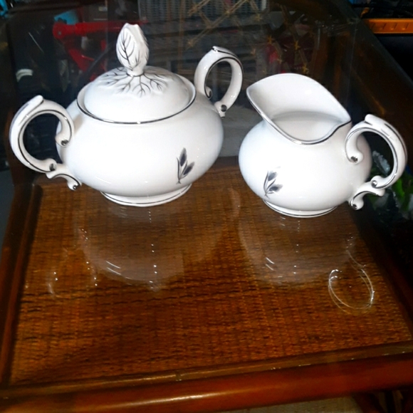 Fukagawa Cream and Sugar bowl MINT CONDITION